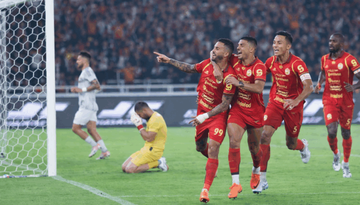 Bung Ferry Prediksi Persija Punya Kans Juara Lebih Besar dari Persib: Mentalitas dan Haus Gelar Jadi Kunci