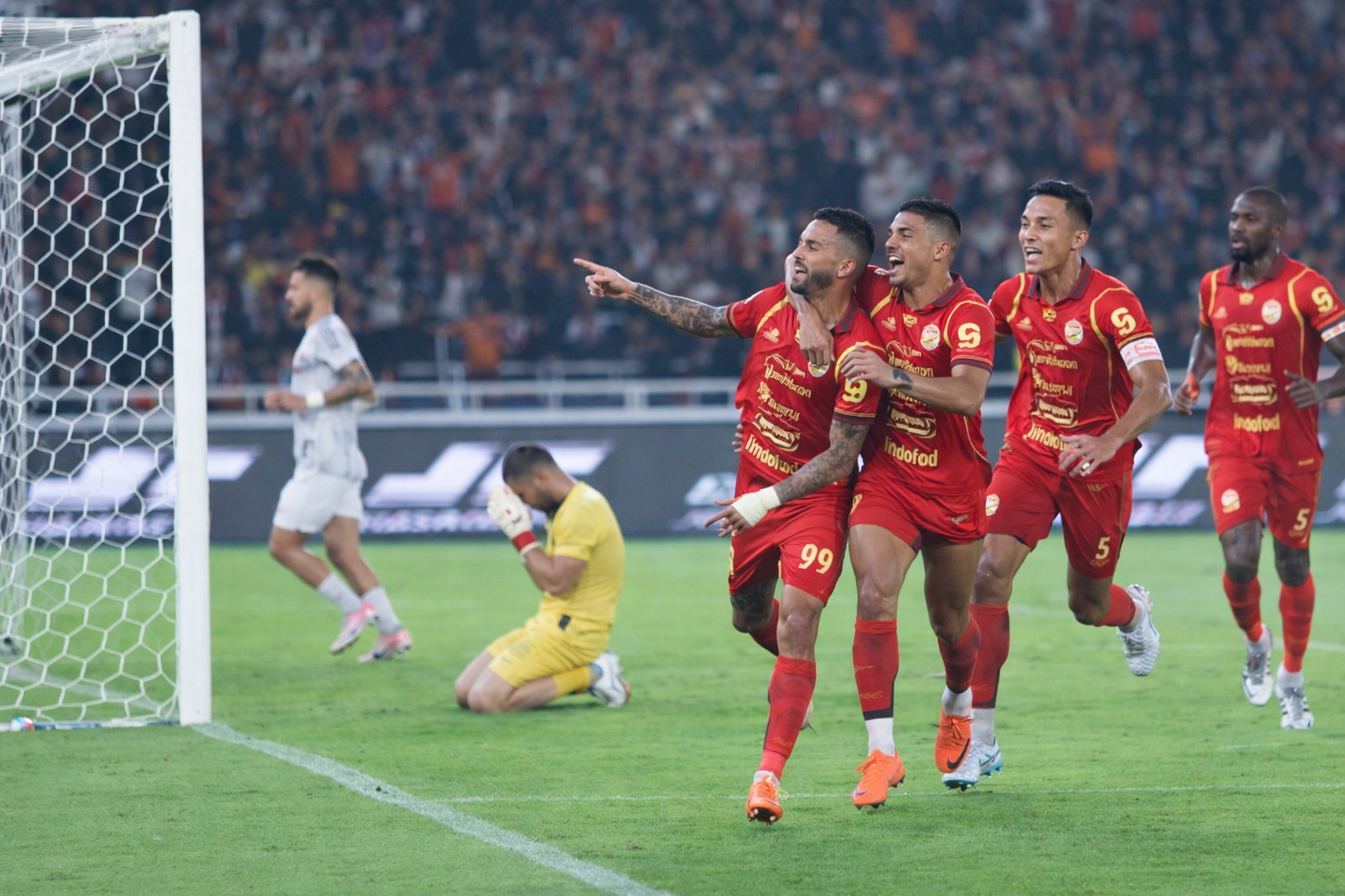 Bung Ferry Prediksi Persija Punya Kans Juara Lebih Besar dari Persib: Mentalitas dan Haus Gelar Jadi Kunci