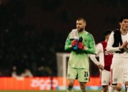 Baru Lakoni Laga Perdana, Maarten Paes Incar Posisi Kiper Utama Ajax Amsterdam