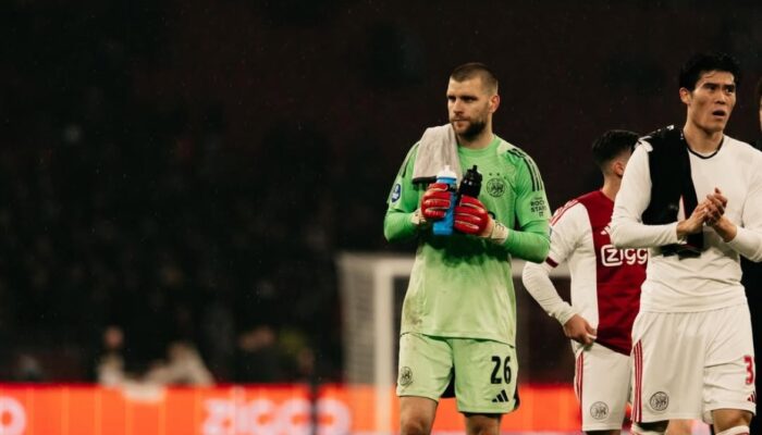 Baru Lakoni Laga Perdana, Maarten Paes Incar Posisi Kiper Utama Ajax Amsterdam