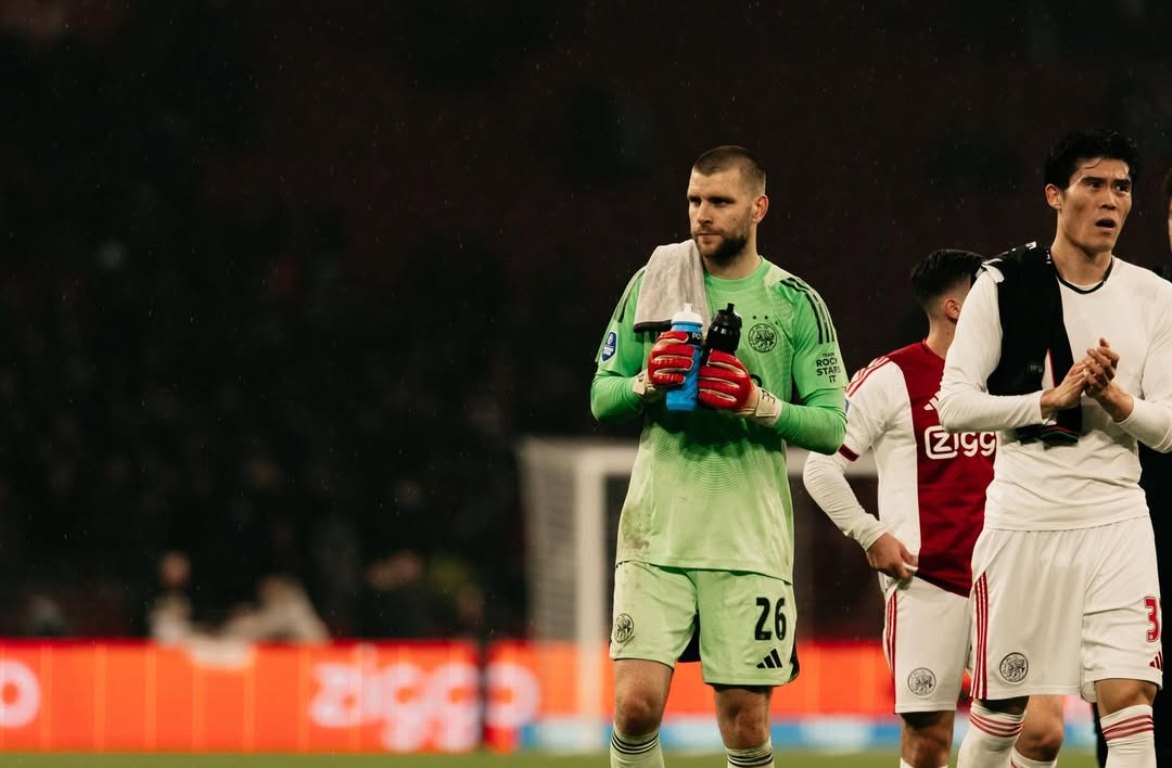 Baru Lakoni Laga Perdana, Maarten Paes Incar Posisi Kiper Utama Ajax Amsterdam
