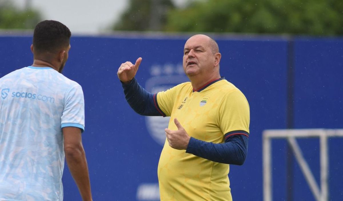 Persiapan Singkat, Bojan Hodak Ingatkan Persib Bandung Tetap Waspada Hadapi Madura United