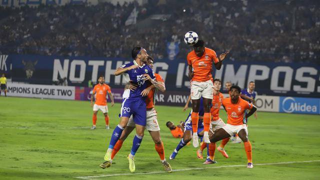 Viral! Bojan Hodak, Layvin Kurzawa, Thom Haye hingga Federico Barba Redam Emosi Bobotoh Usai Persib Gugur dari ACL Two