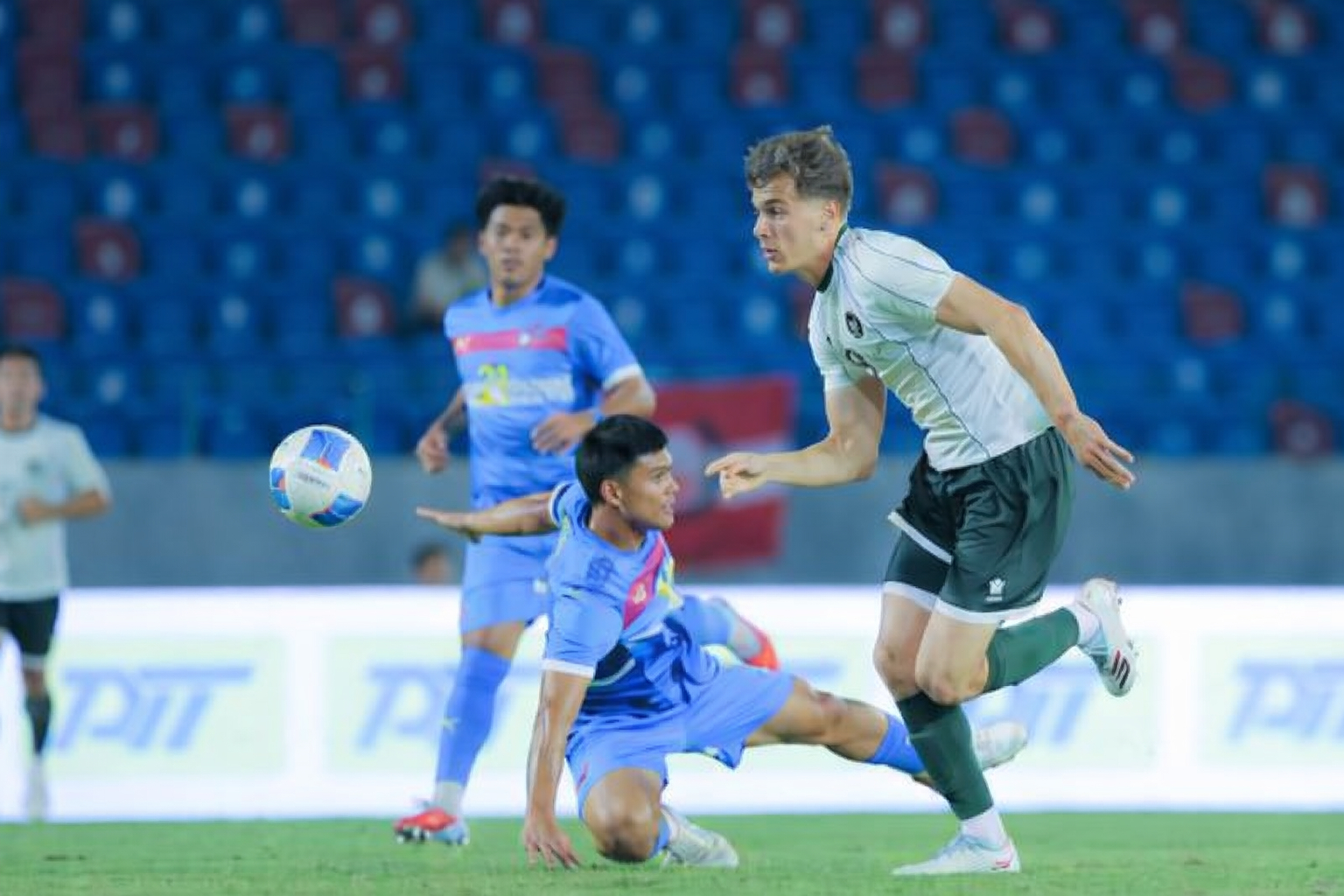 Pelatih Persija Ungkap Alasan Tertarik Rekrut Mauro Zijlstra: Bisa Perkuat Tim