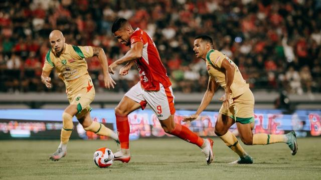 BRI Super League: Bali United Kembali Terpuruk, Strategi Bernardo Tavares Bungkam Johnny Jansen