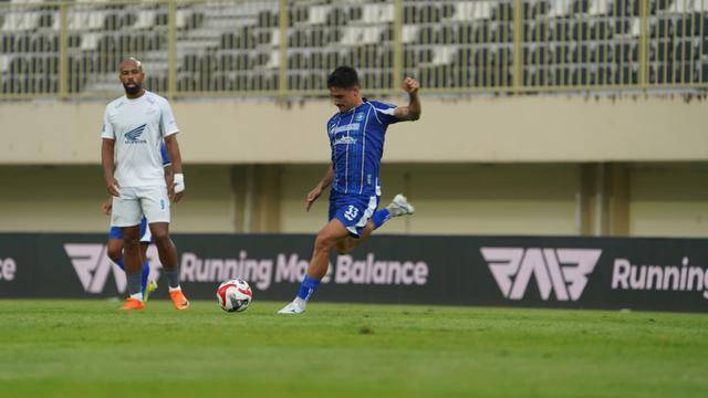 BRI Super League: PSBS Biak Tertunduk Usai Kalah dari PSM, Kahudi Sebut Pemain Terlalu Banyak Berpikir