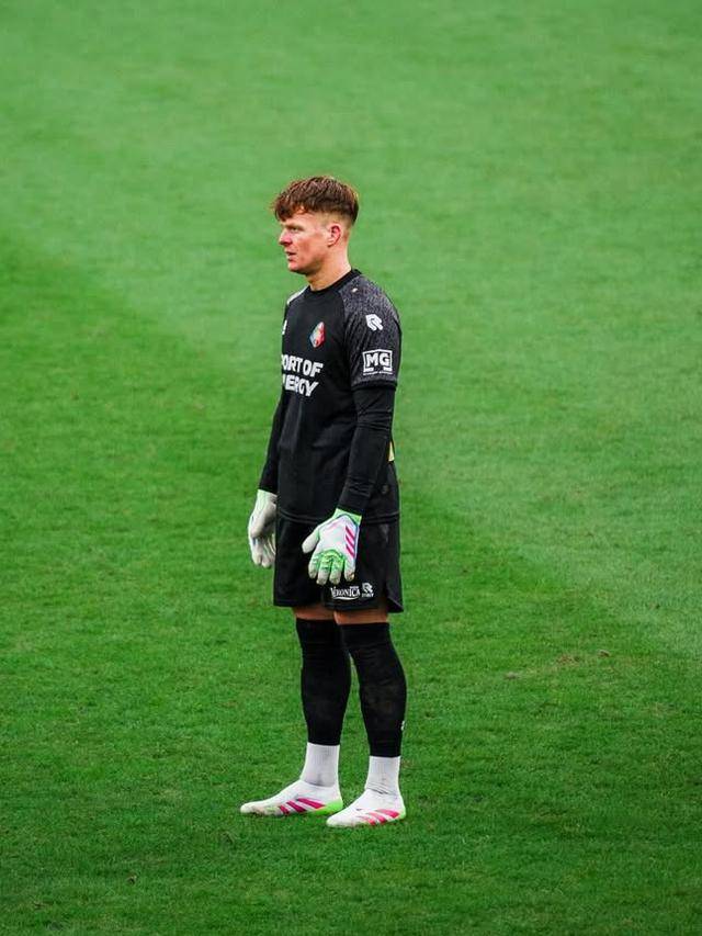 Persib Dikabarkan Dekati Ronald Koeman Jr, Nasib Adam Przybek Jadi Sorotan