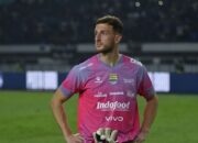 Adam Przybek Tersisih dari Skuad, Persib Bandung Siapkan Opsi Baru untuk Musim Depan