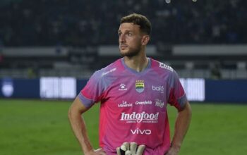 Adam Przybek Tersisih dari Skuad, Persib Bandung Siapkan Opsi Baru untuk Musim Depan