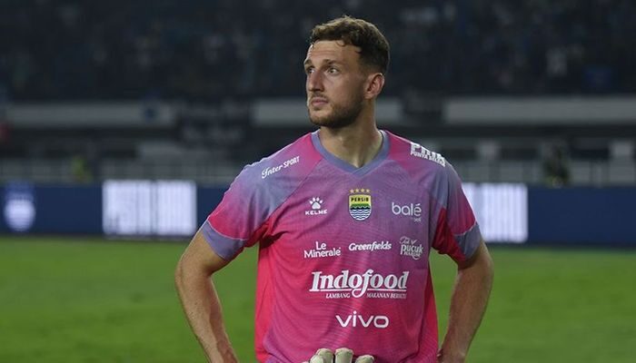 Adam Przybek Tersisih dari Skuad, Persib Bandung Siapkan Opsi Baru untuk Musim Depan