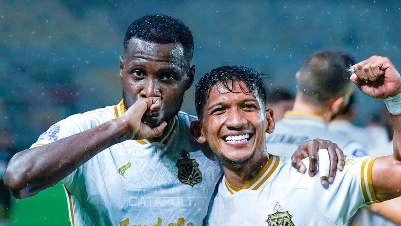 Rekor Tak Terkalahkan Persebaya Runtuh di GBT, Bhayangkara FC Curi Poin Penuh