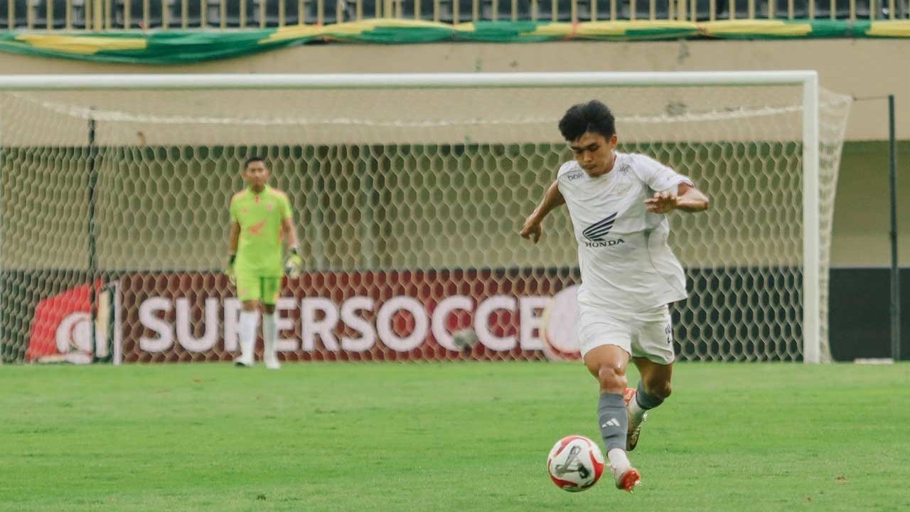 Rekap BRI Super League: PSM Makassar Bungkam PSBS Biak, Penalti Dramatis Diego Mauricio Selamatkan Semen Padang