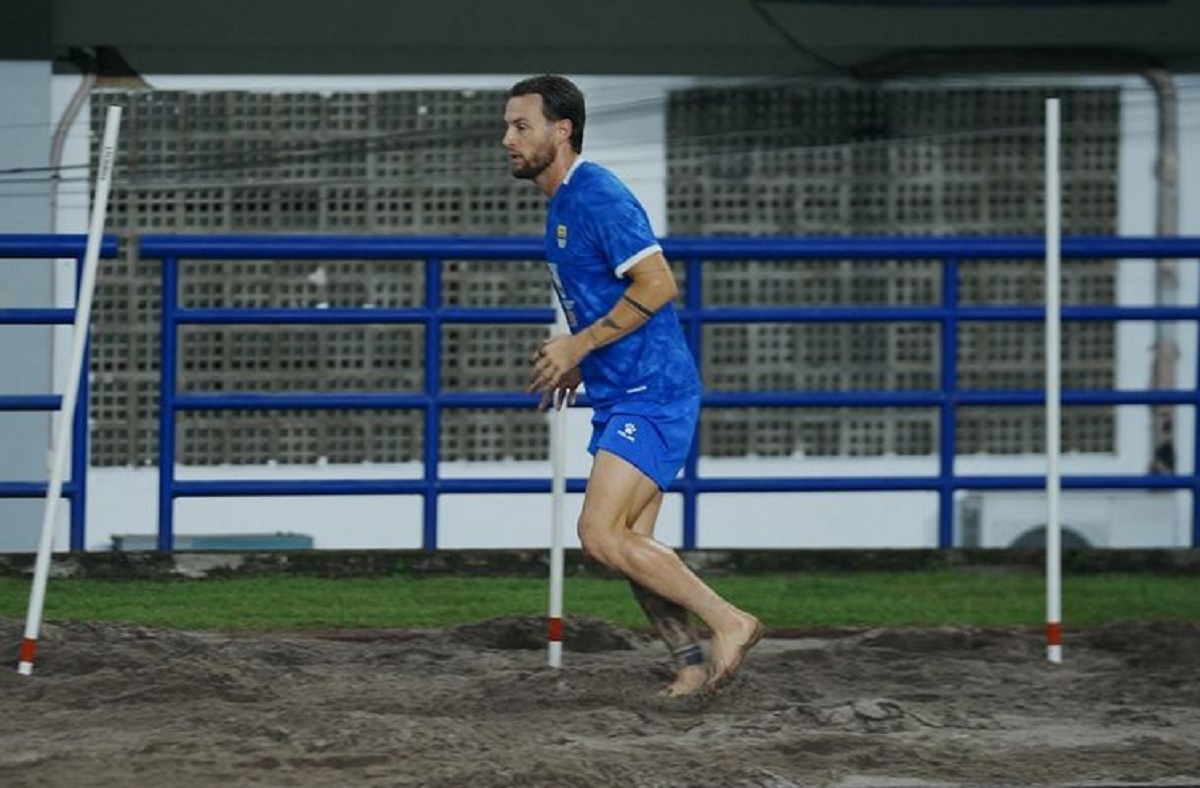 Marc Klok Kembali Berlatih, Peluang Tampil Saat Persib Hadapi Persita Terbuka