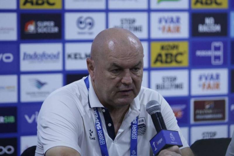 Misi Berat Persib: Hodak Tegaskan Tim Siap Tampil Habis-habisan di GBLA