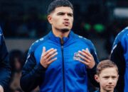 Kisah Inspiratif Ragnar Oratmangoen, Inisiasi Pembangunan Masjid dan Lapangan Bola di NTT