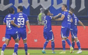 Dominasi Persib Bandung di Puncak Klasemen: Menatap Rekor Hattrick Juara dan Keangkeran GBLA