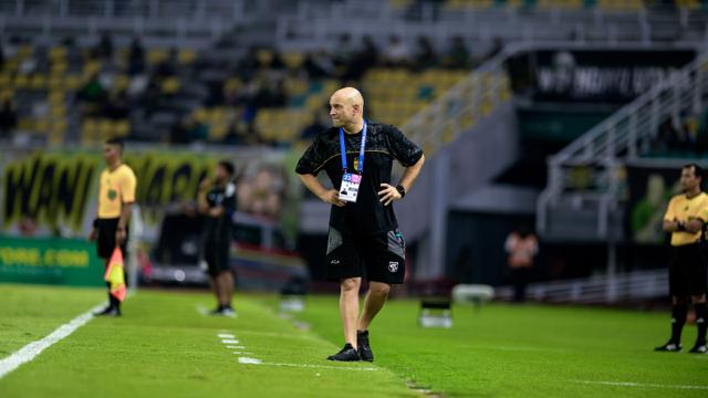 Misi Curi Poin di Samarinda: Bernardo Tavares Racik Taktik Khusus Jelang Borneo FC vs Persebaya