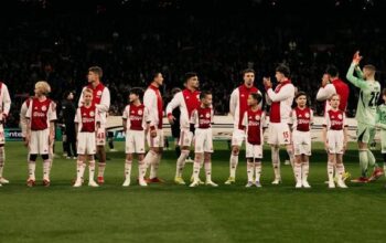 Aksi kiper Timnas Indonesia, Maarten Paes bersama Ajax Amsterdam di musim 2025/2026. (Instagram Maarten Paes)