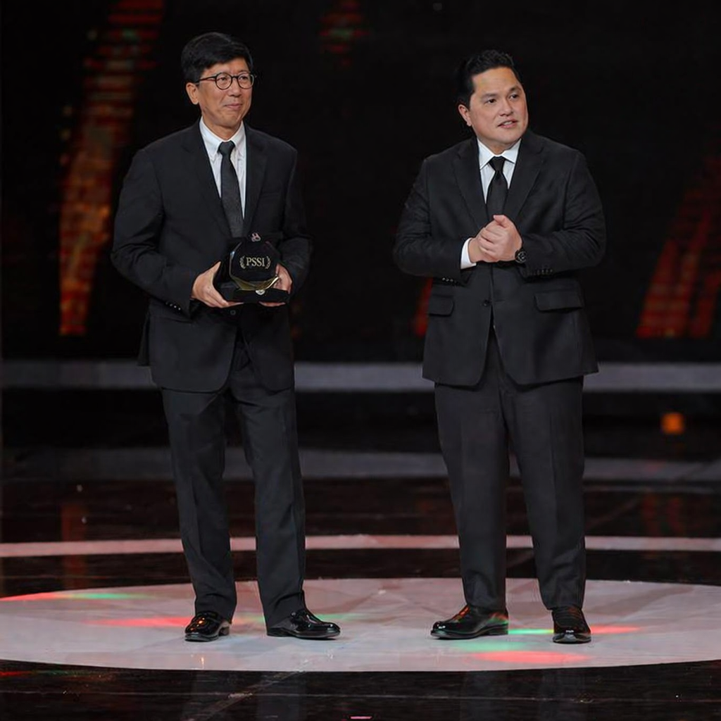 Managing Director Emtek, Sutanto Hartono menerima apresiasi sebagai Official Broadcaster PSSI Awards di Studio 6 Emtek City, Jakarta Barat, pada Sabtu (28/3/2026) malam WIB