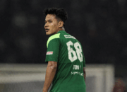 Eksperimen Cerdas Bernardo Tavares: Peran Baru Toni Firmansyah Jadi Kunci Persebaya Tahan Imbang Persib