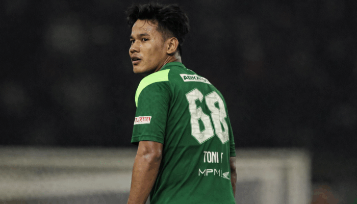 Eksperimen Cerdas Bernardo Tavares: Peran Baru Toni Firmansyah Jadi Kunci Persebaya Tahan Imbang Persib