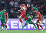 Pemain Timnas Indonesia, Elkan Baggott menyundul bola ke gawang St Kitts and Nevis dalam laga semifinal FIFA Series 2026 di Stadion Utama Gelora Bung Karno (SUGBK),