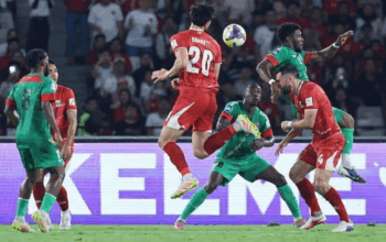 Pemain Timnas Indonesia, Elkan Baggott menyundul bola ke gawang St Kitts and Nevis dalam laga semifinal FIFA Series 2026 di Stadion Utama Gelora Bung Karno (SUGBK),