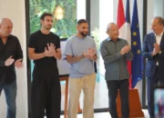 Bojan Hodak, Andrew Jung, Layvin Kurzawa, Glenn Sugita dan Fabien Penone ketika menghadiri kerja sama antara Persib dengan Kedutaan Besar Prancis untuk Indonesia. Foto: Persib Official