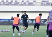 Carlos Pena Tekankan Komitmen Penuh Persita di Sisa Musim