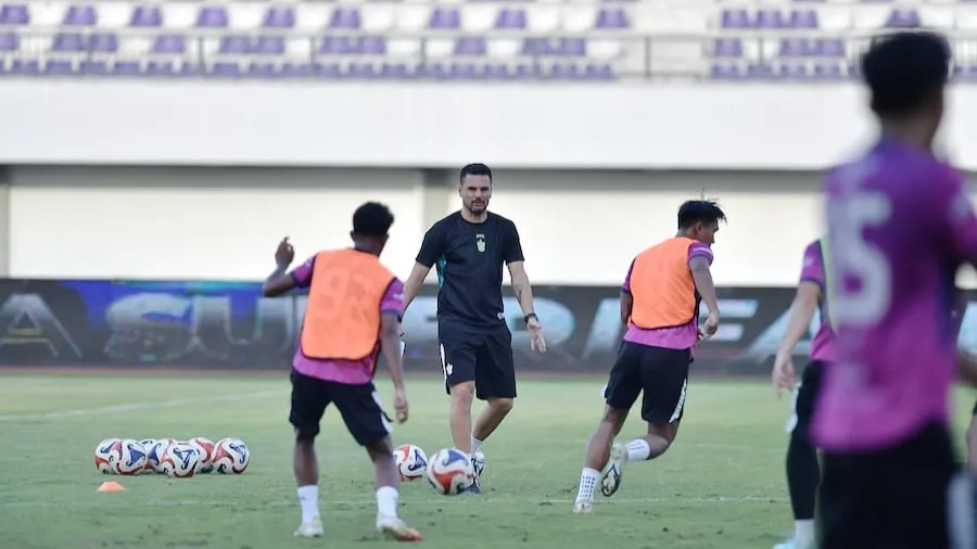 Carlos Pena Tekankan Pentingnya Komitmen Penuh di Setiap Pertandingan