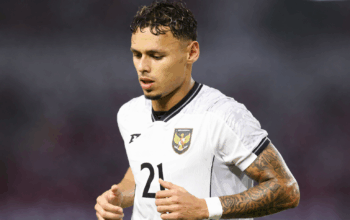 Winger Timnas Indonesia, Dean James saat melawan Lebanon pada FIFA Matchday di Stadion Gelora Bung Tomo, Surabaya, Senin (8/9/2025)