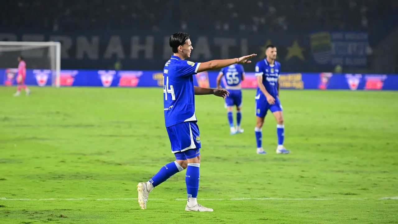 Bek muda Persib, Dion Markx