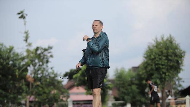 Dejan Antonic Santai Hadapi Tekanan Manajemen, Fokus Amankan Tiga Poin Semen Padang atas PSIM