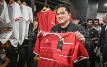 Erick Thohir Soroti Motif Batik pada Jersey Away Timnas Indonesia dari Kelme: “Jangan Sampai Diklaim Negara Lain”