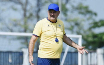 Misi Penebusan di GBT: Bojan Hodak Optimistis Persib Mampu Redam Persebaya yang Kian Solid