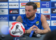 Hasil Imbang Rasa Kalah: Marc Klok Kritik Wasit Usai Persib Ditahan Persebaya di GBT