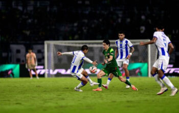 Badai Cedera Tak Halangi Perlawanan Bajul Ijo: Bernardo Tavares Apresiasi Mentalitas Persebaya Usai Imbangi Persib