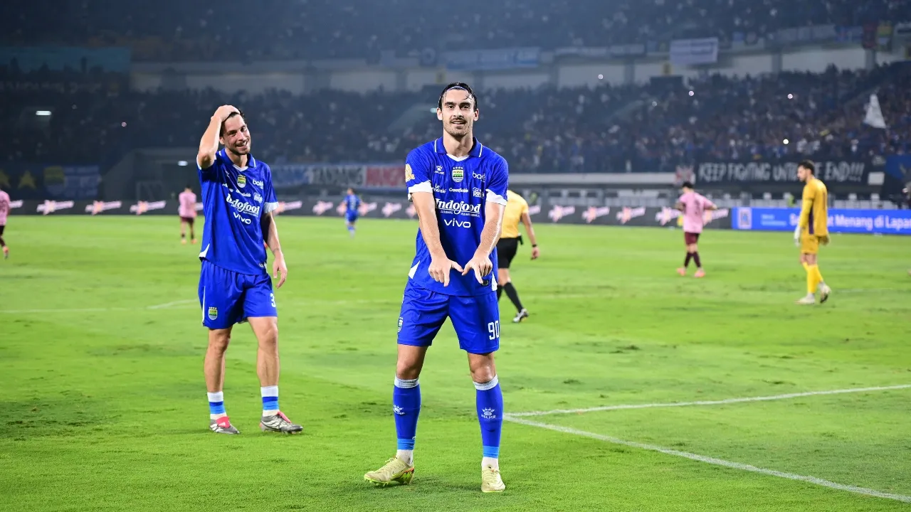 Andrew Jung ketika merayakan gol ke gawang Persik