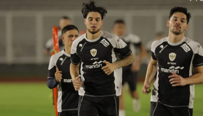 Kevin Diks Ukir Sejarah, Jadi Kapten Pertama Asal Indonesia di Bundesliga