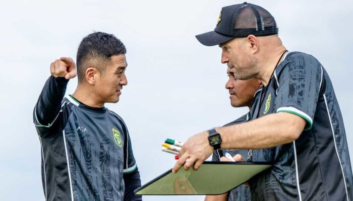 Transisi Defensif Jadi Prioritas Persebaya Menjelang Laga Kontra Persita