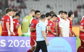 Rizky Ridho dan John Herdman usai laga final FIFA Series 2026 antara Timnas Indonesia melawan Bulgaria,