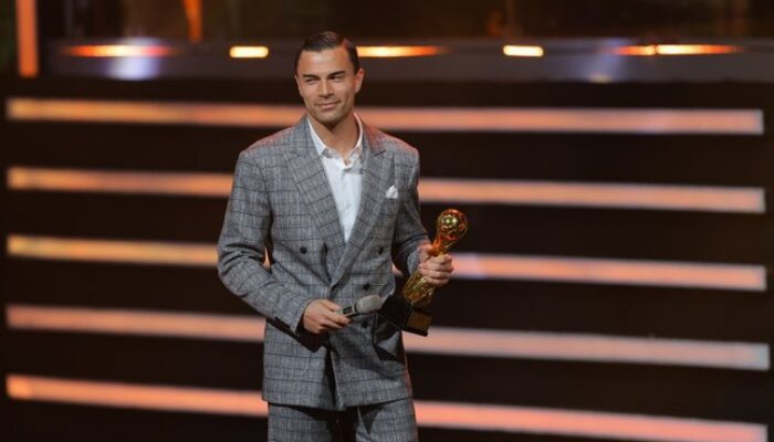Emil Audero menerima penghargaan Save of the Year di acara PSSI Awards 2026, Sabtu