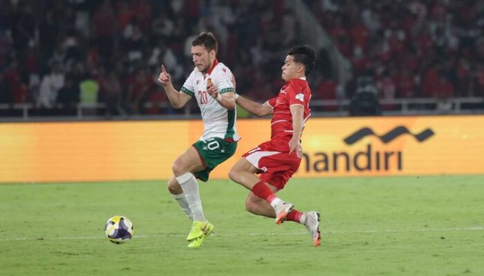 Aksi Ragnar Oratmangoen pada laga Timnas Indonesia vs Bulgaria pada final FIFA Series