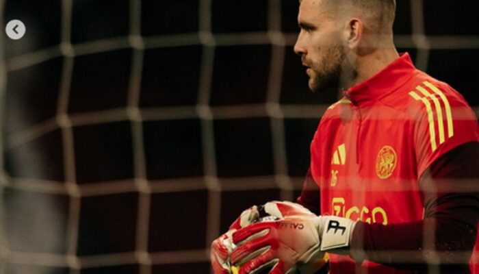 Pelatih Ajax Amsterdam, Oscar Garcia, Diminta Maksimalkan Potensi Kiper Timnas Indonesia Maarten Paes