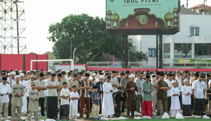 Stadion Gelora Kie Raha Dimanfaatkan untuk Salat Idulfitri di Ternate