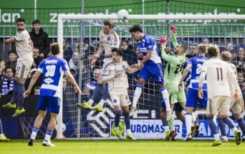 Performa Maarten Paes Dinilai Belum Stabil Walau Bawa Ajax Nirbobol