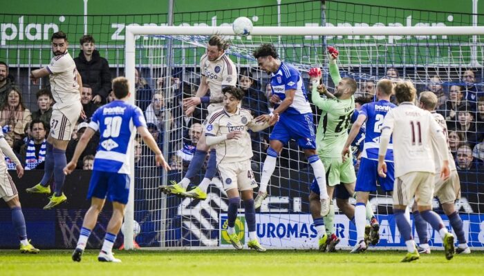 Performa Maarten Paes Dinilai Belum Stabil Walau Bawa Ajax Nirbobol