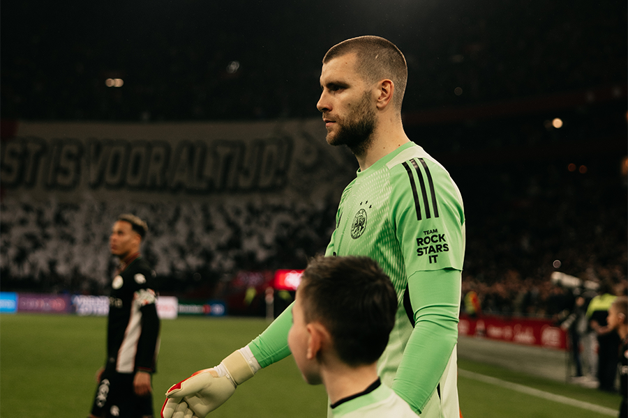 Maarten Paes Lakukan Tiga Penyelamatan, Ajax Tetap Takluk dari Groningen