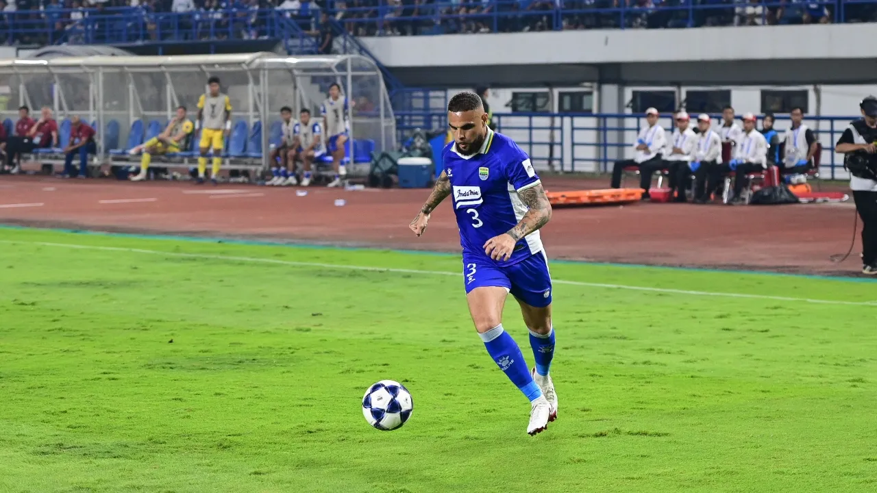 Bek kiri Persib, Layvin Kurzawa