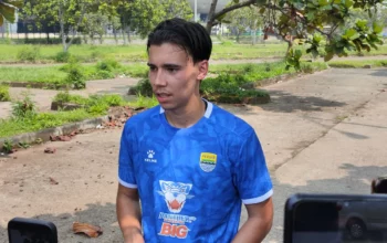 Bek muda Persib, Dion Markx